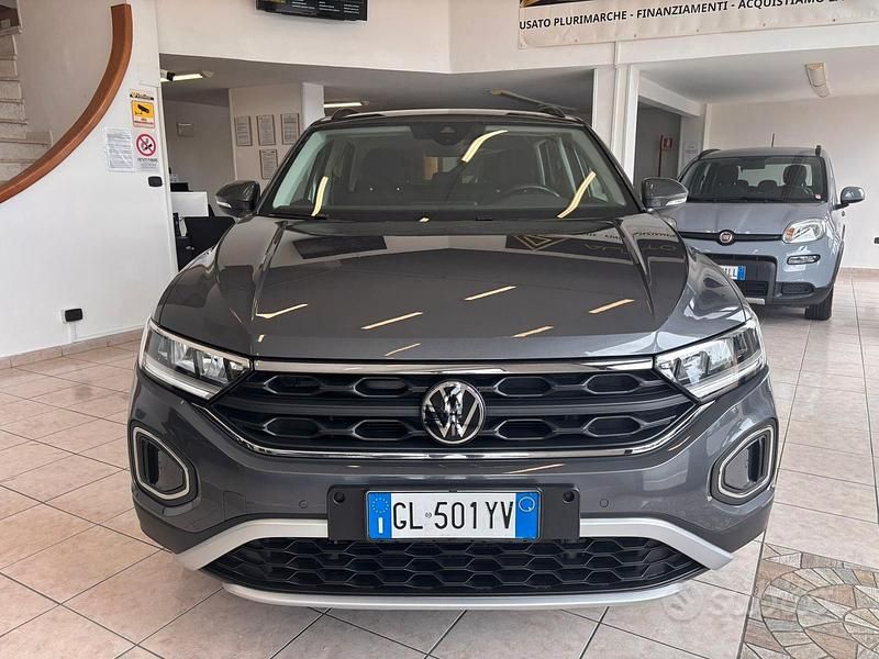 Usata VW T-Roc Life 116 CV (85 kW) 2023 Grigio SUV