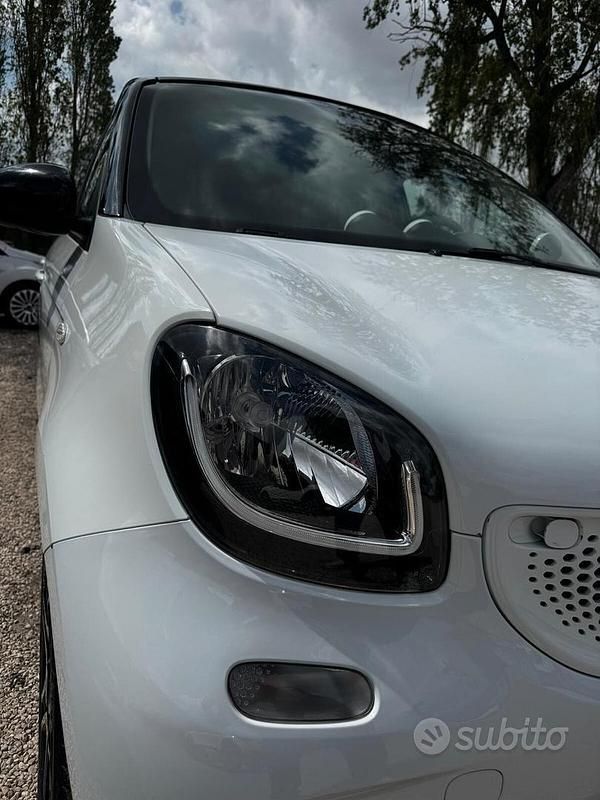 Usata Smart ForFour 90 CV (66 kW) 2015 Bianco Utilitaria