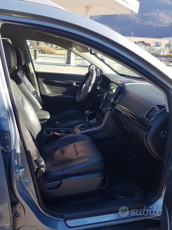 Usata Chevrolet Captiva LTZ 184 CV (135 kW) 2014 Grigio SUV