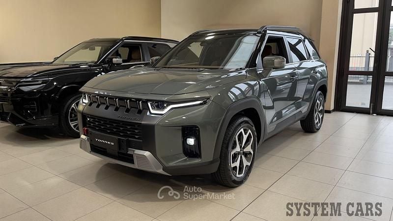 Nuova Ssangyong (KGM) Torres 163 CV (119 kW) 2025 Verde SUV