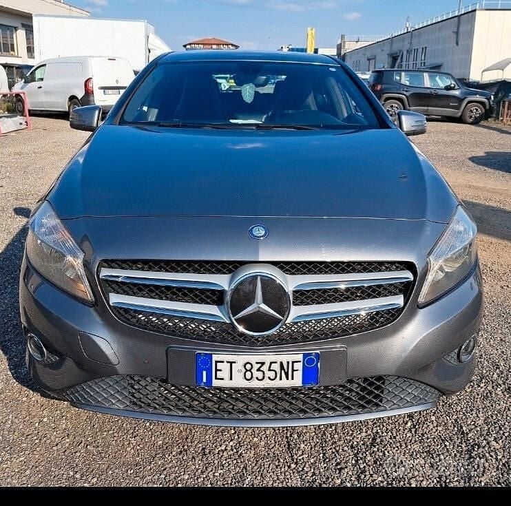 Usata Mercedes A180 109 CV (80 kW) 2014 Grigio Berlina