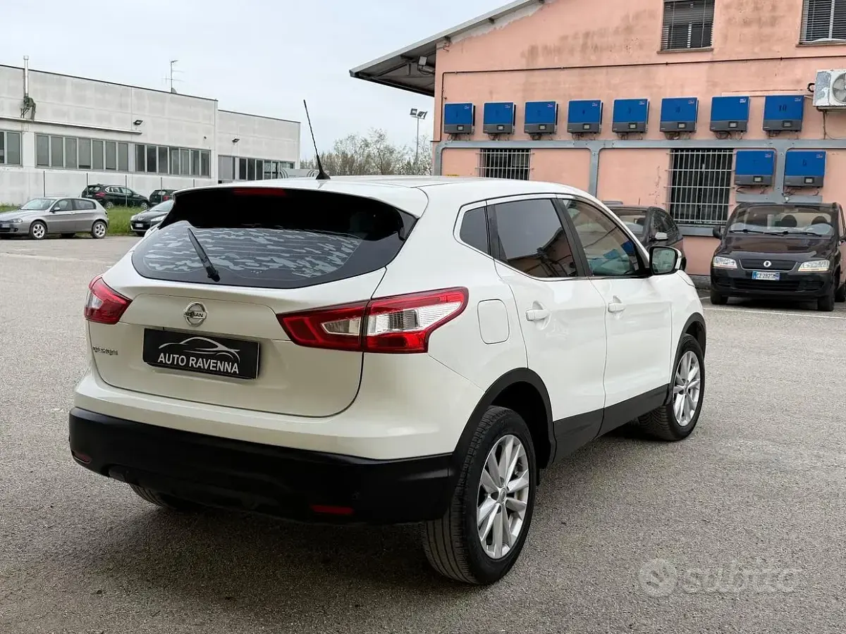 Usata Nissan Qashqai N-Connecta 116 CV (85 kW) 2016 Bianco SUV
