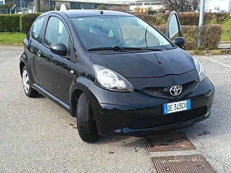 Usata Toyota Aygo Sol 67 CV (49 kW) 2007 Nero Utilitaria