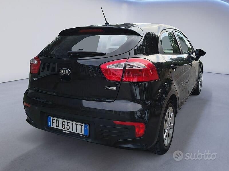 Usata Kia Rio Active 85 CV (62 kW) 2016 Nero Utilitaria