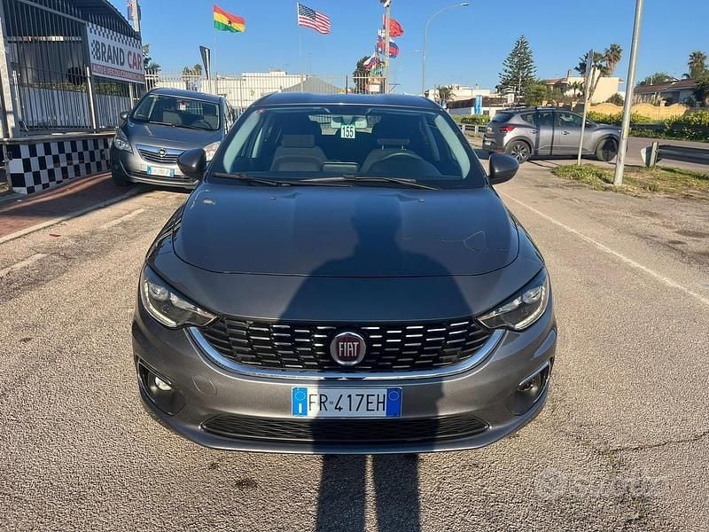Usata Fiat Tipo Lounge 120 CV (88 kW) 2018 Grigio Berlina