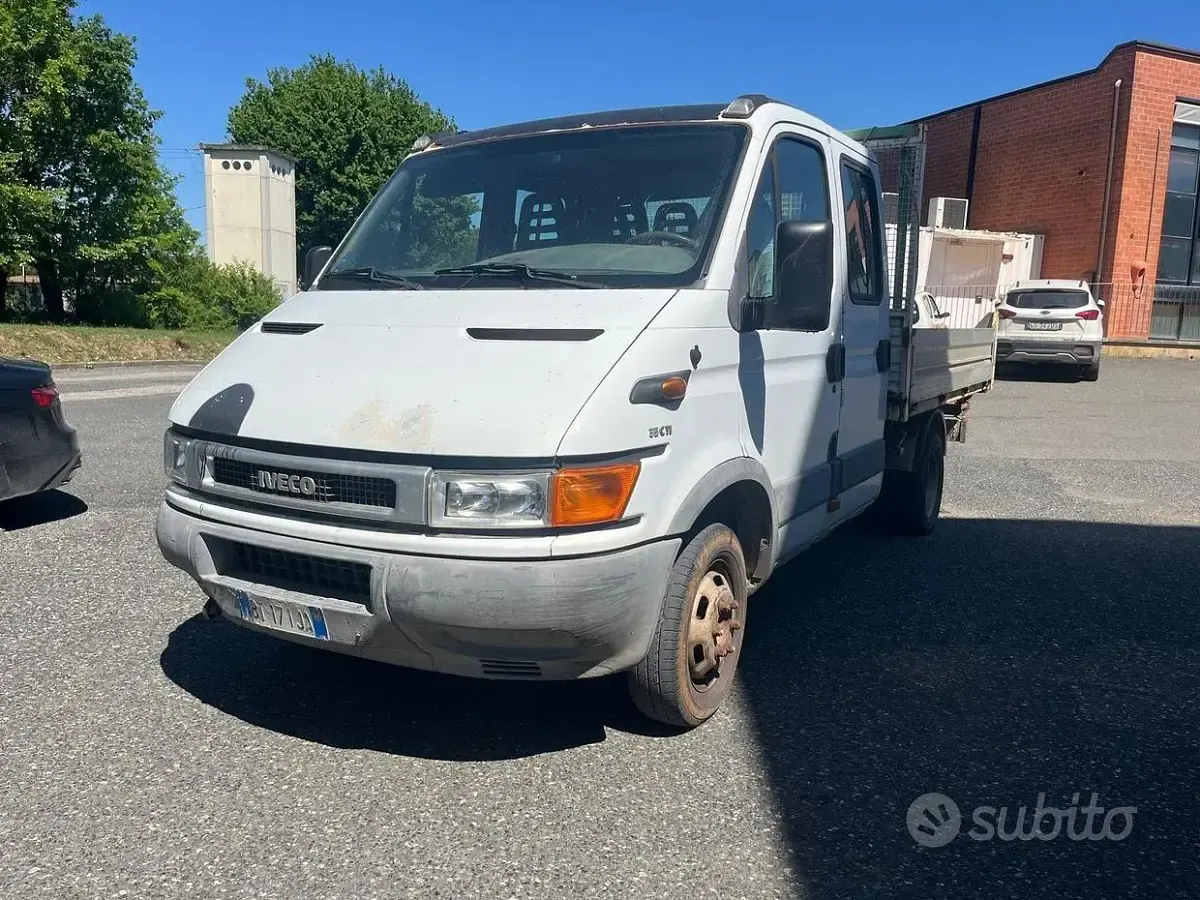 Usata Iveco Daily 86 CV (63 kW) 2001 Bianco Berlina