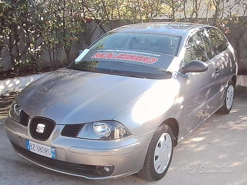 Usata Seat Ibiza Stella 64 CV (47 kW) 2002 Grigio Utilitaria