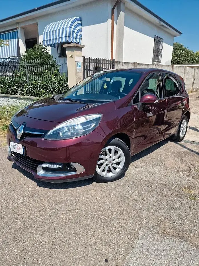 Usata Renault Scénic III 110 CV (80 kW) 2014 Rosso Monovolume
