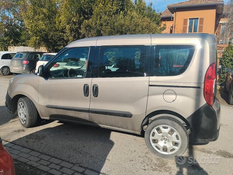 Usata Fiat Doblò 95 CV (69 kW) 2017 Marrone Monovolume
