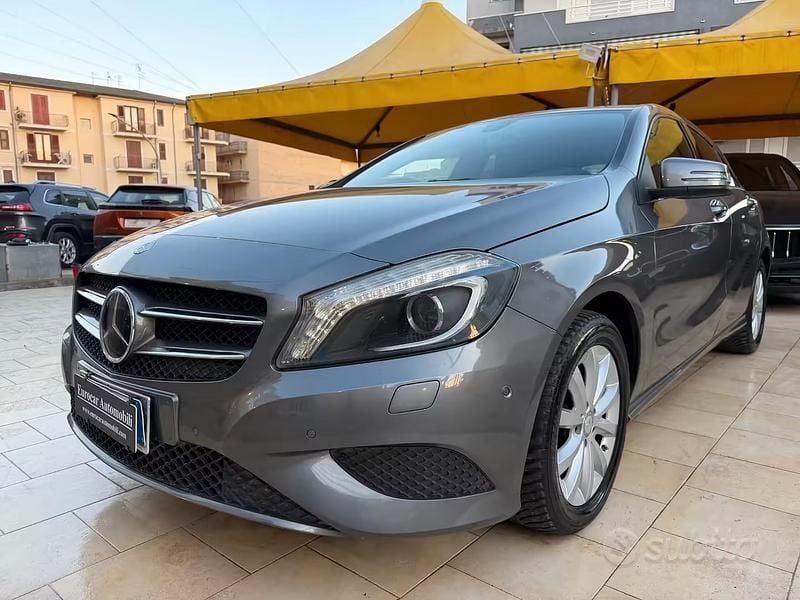 Usata Mercedes A180 Executive 108 CV (79 kW) 2015 Grigio Berlina