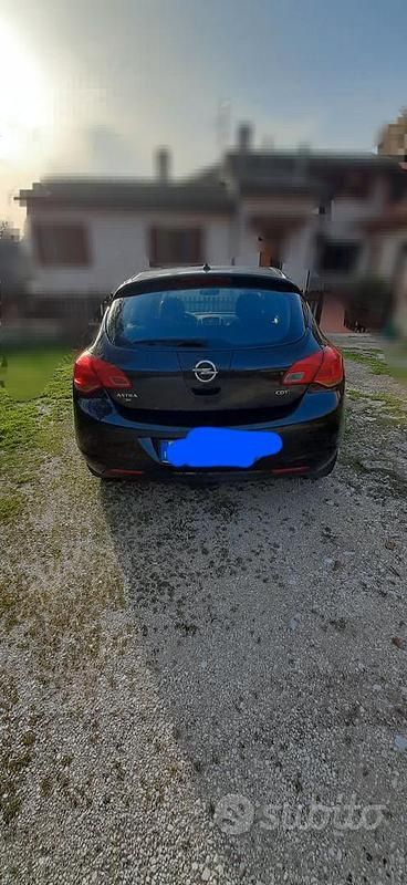 Usata Opel Astra Cosmo 110 CV (80 kW) 2010 Nero Berlina