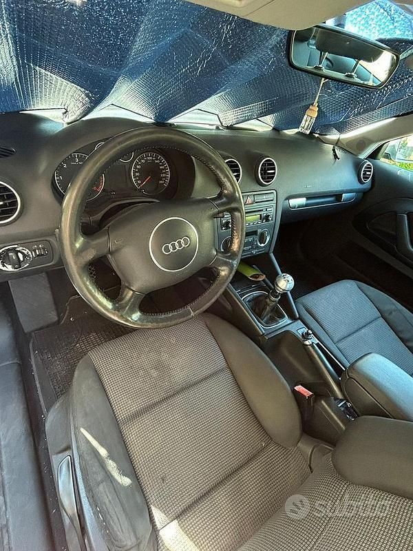 Usata 2003 Audi A3 Ambition Tre volumi | 2300 € (Buon prezzo) - Immagine 1/4