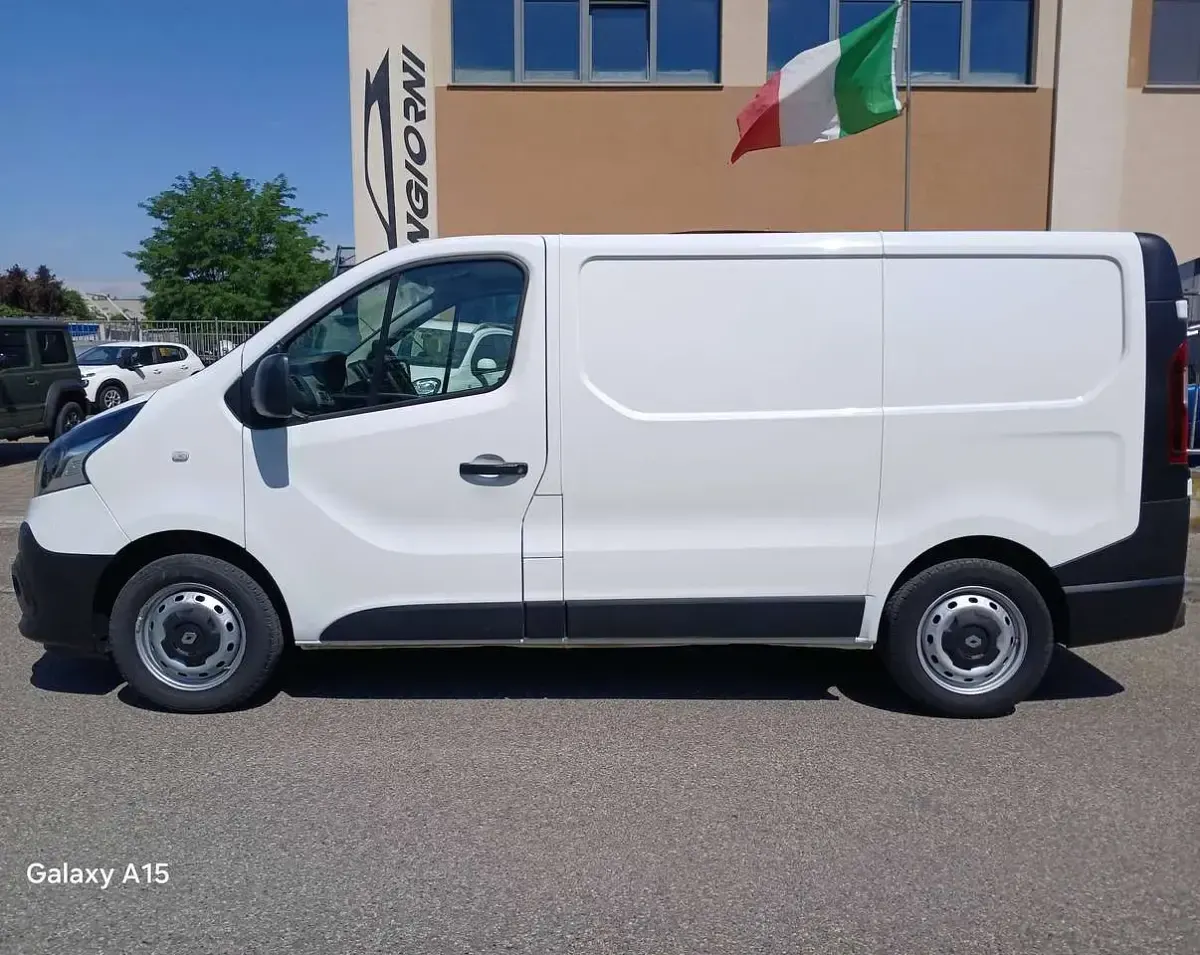 Usata Renault Trafic 125 CV (91 kW) 2017 Verice pastello Monovolume