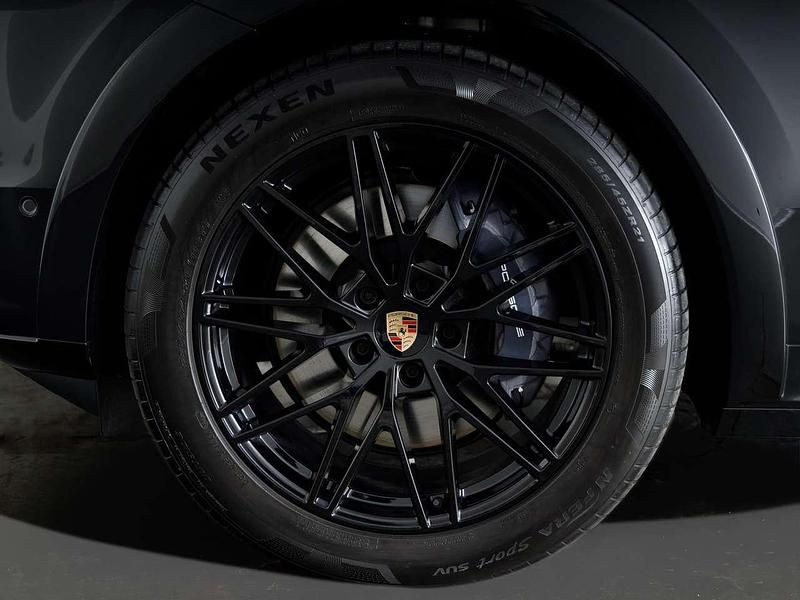 Usata Porsche Cayenne 470 CV (345 kW) 2025 Nero cromite metallizzato SUV