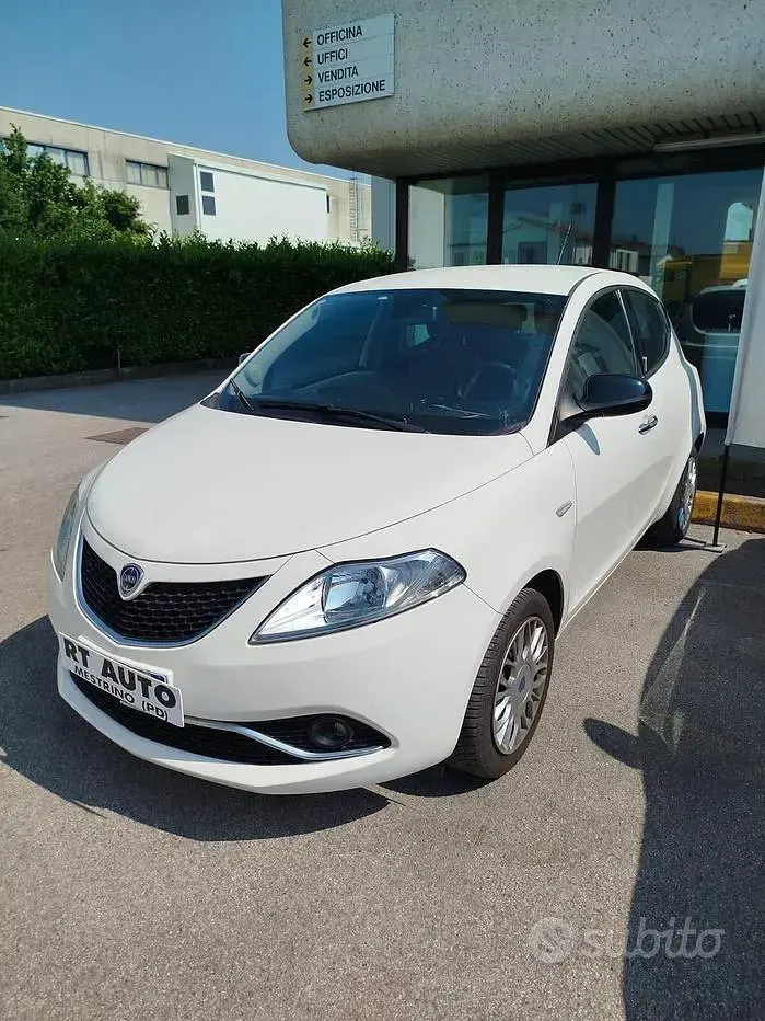 Usata Lancia Ypsilon Gold 69 CV (50 kW) 2018 Bianco Utilitaria