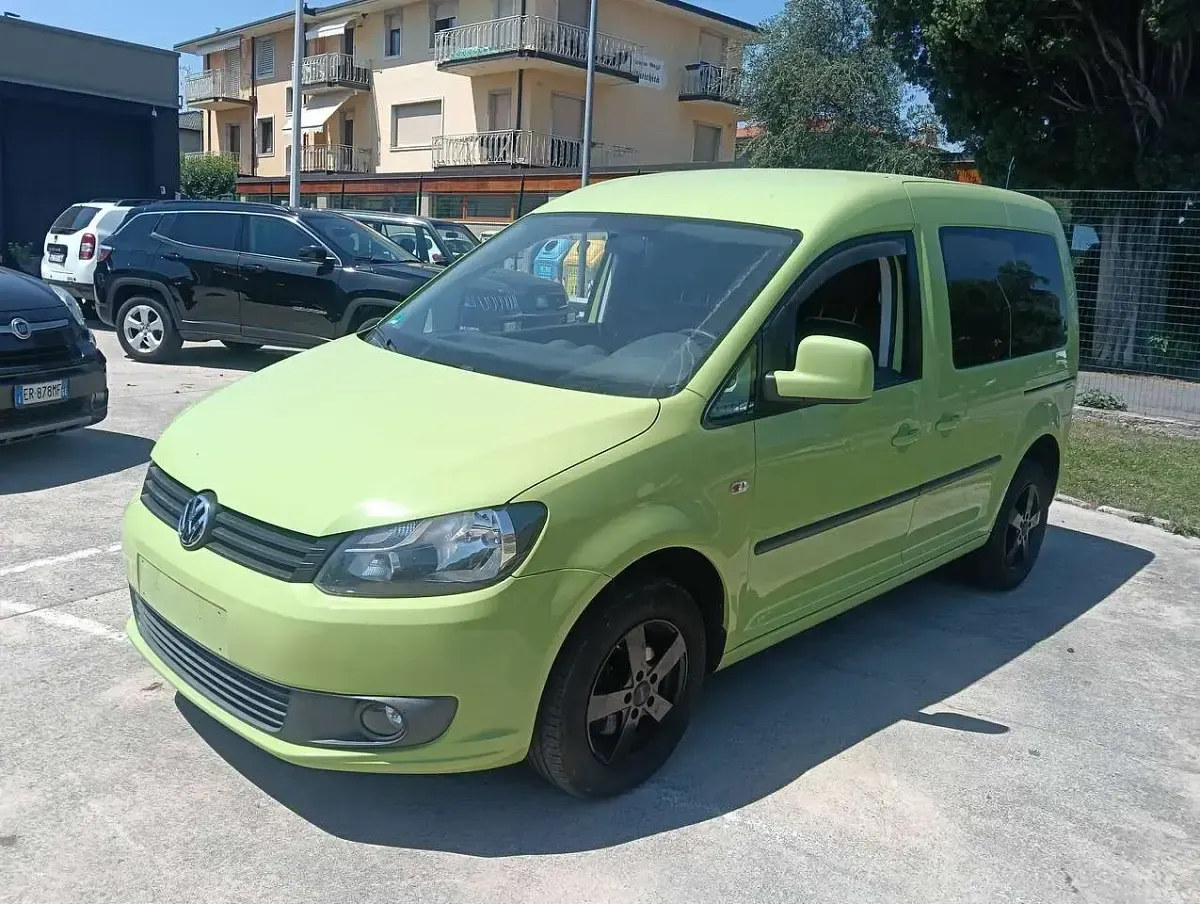 Usata VW Caddy Trendline 105 CV (77 kW) 2011 Verde pastello Monovolume