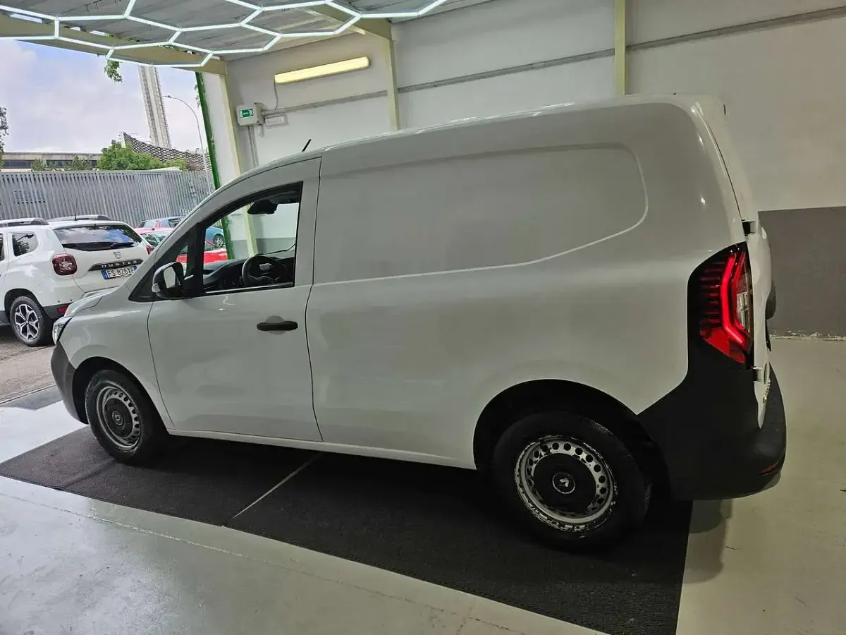 Usata Renault Kangoo Edition One 95 CV (69 kW) 2022 Bianco Monovolume