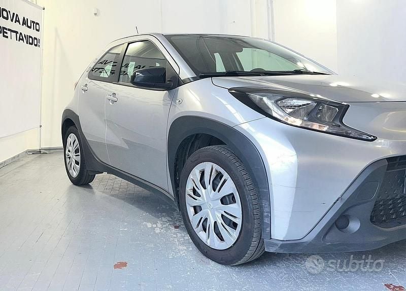 Usata Toyota Aygo X Lounge 72 CV (52 kW) 2022 Grigio SUV