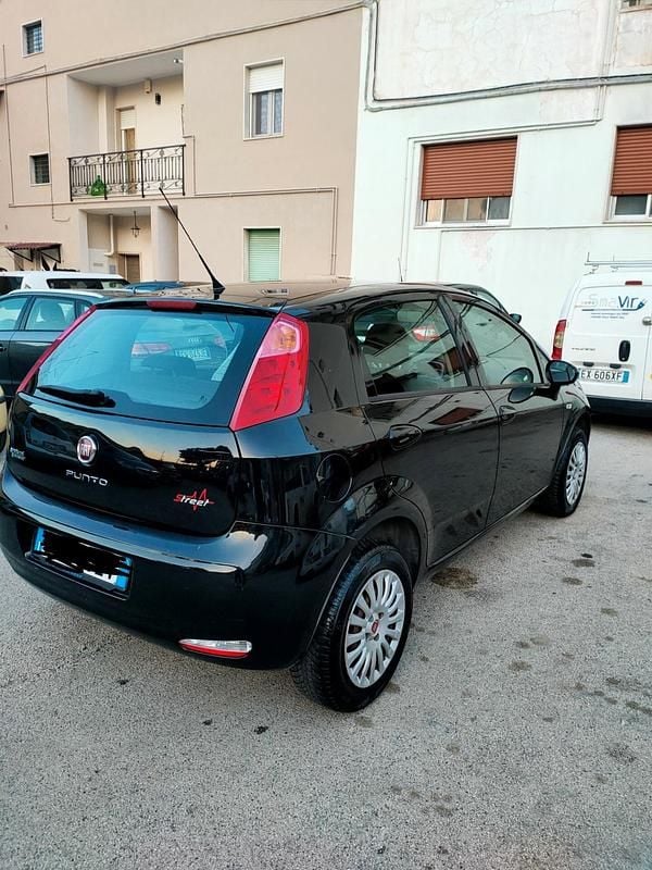 Usata Fiat Punto Lounge 78 CV (57 kW) 2015 Blu Utilitaria