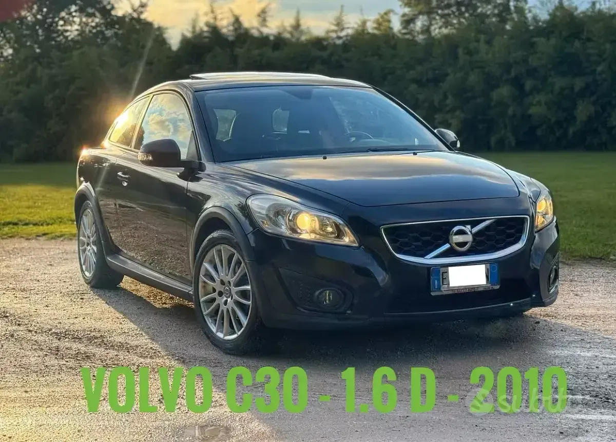 Usata Volvo C30 109 CV (80 kW) 2010 Nero Utilitaria