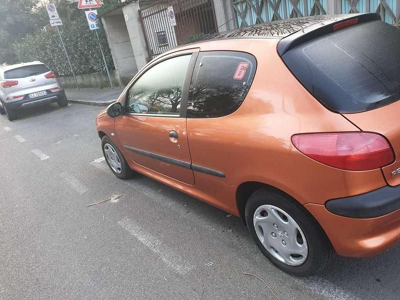 Usata Peugeot 206 60 CV (44 kW) 1999 Arancione Utilitaria