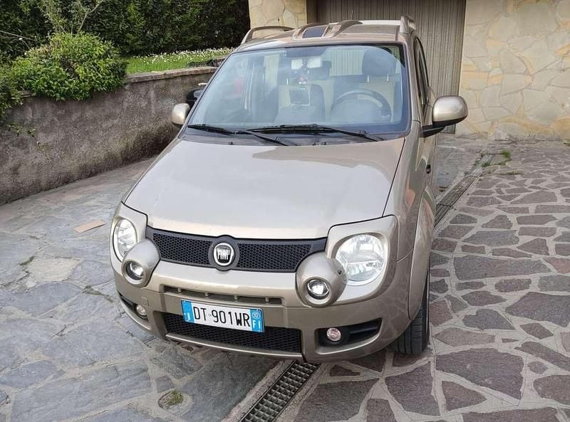 Bronzo Usata 2009 Fiat Panda 4x4 Cross Due volumi | 6500 € (Buon prezzo) - Immagine 1/4