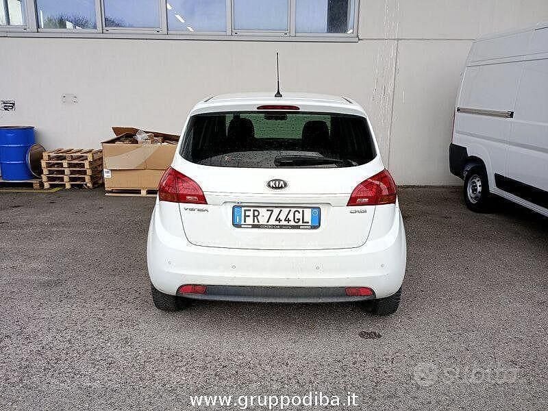 Usata Kia Venga 90 CV (66 kW) 2018 Bianco Utilitaria