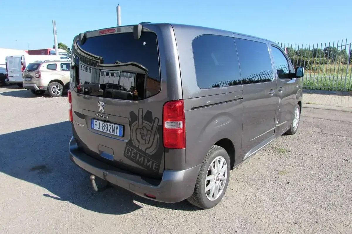 Usata Peugeot Traveller Allure 150 CV (110 kW) 2017 Grigio Monovolume