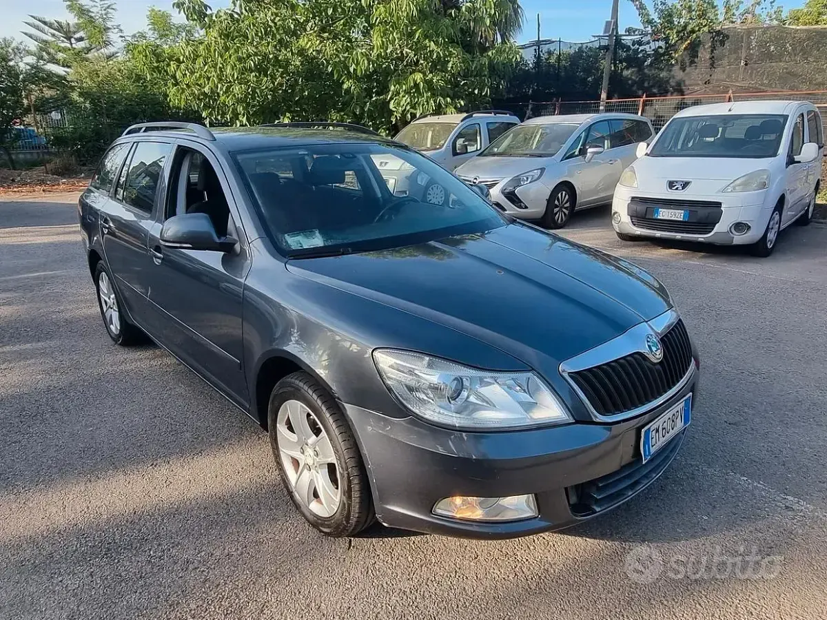 Usata Skoda Octavia Ambition 105 CV (77 kW) 2012 Grigio Station wagon