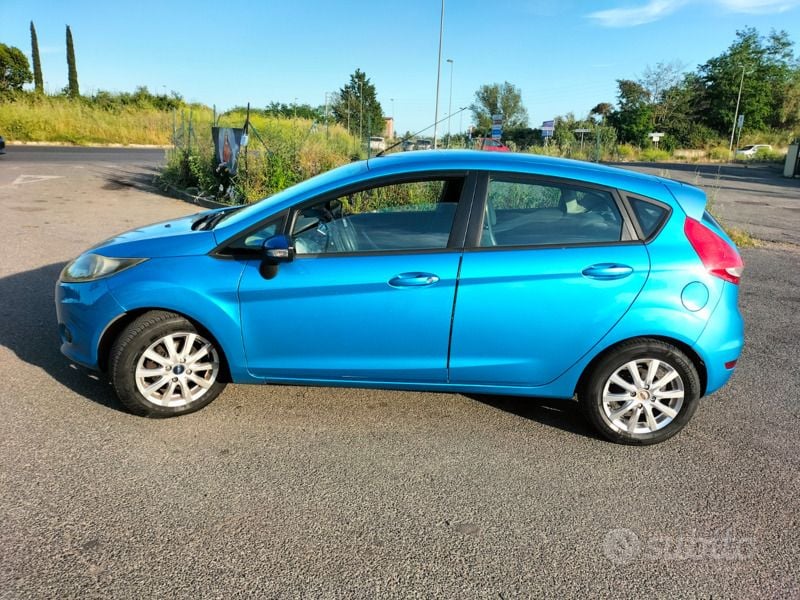 Usata Ford Fiesta 96 CV (70 kW) 2009 Blu Utilitaria