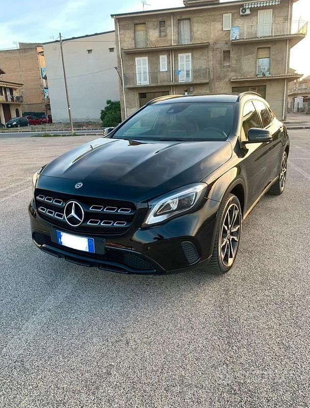 Usata Mercedes GLA200 136 CV (100 kW) 2018 Nero SUV