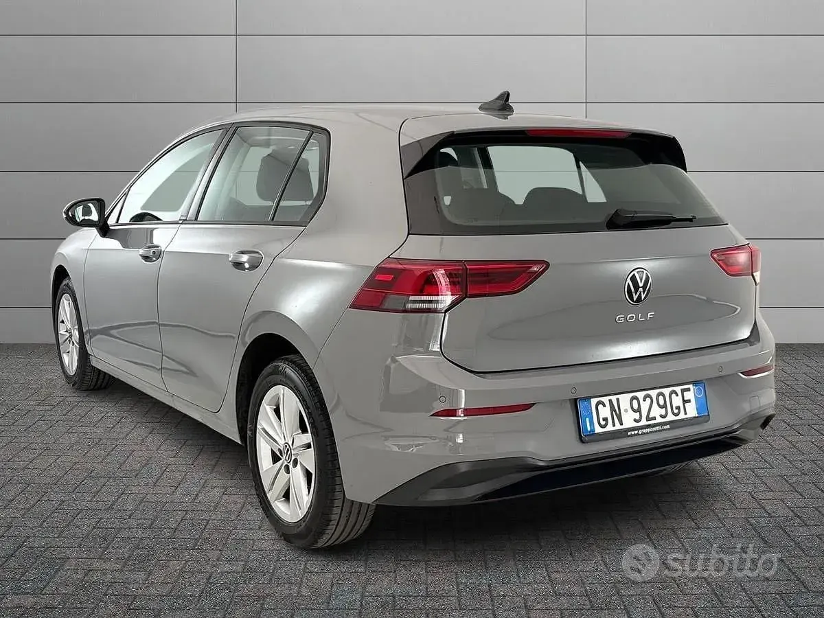 Usata VW Golf VIII Life 116 CV (85 kW) 2023 Grigio Berlina