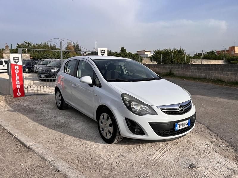 Usata Opel Corsa Edition 85 CV (62 kW) 2014 Bianco Utilitaria