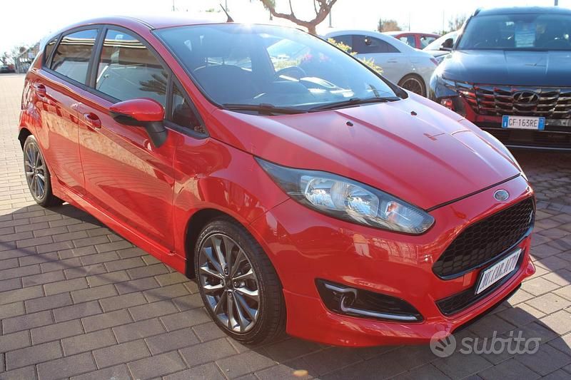 Usata Ford Fiesta ST-Line 95 CV (69 kW) 2017 Rosso Utilitaria