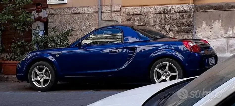 Usata Toyota MR2 140 CV (102 kW) 2003 Bluazzurro Cabrio