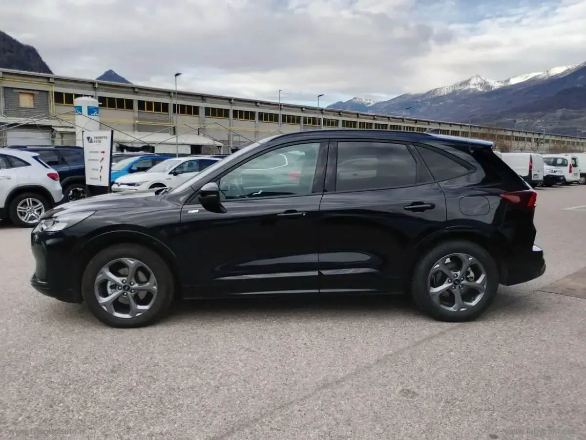 Usata Ford Kuga 151 CV (111 kW) 2025 Bianco SUV
