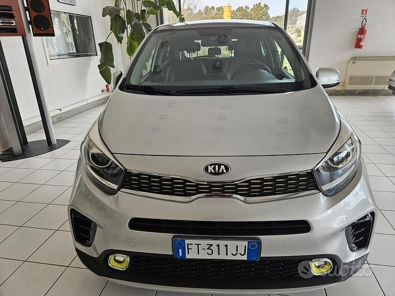 Usata Kia Picanto X-Line 100 CV (73 kW) 2019 Grigio Utilitaria