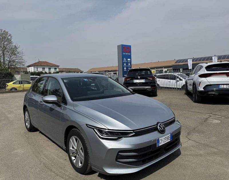Usata VW Golf VIII Life 116 CV (85 kW) 2025 Dolomite silver Berlina