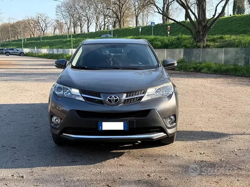 Usata Toyota RAV4 Style 124 CV (91 kW) 2015 Grigio SUV