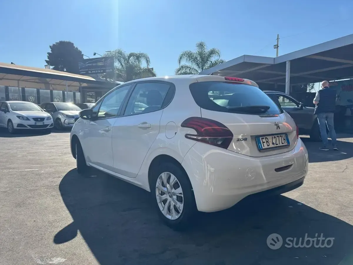 Usata Peugeot 208 Active 68 CV (50 kW) 2016 Bianco Utilitaria