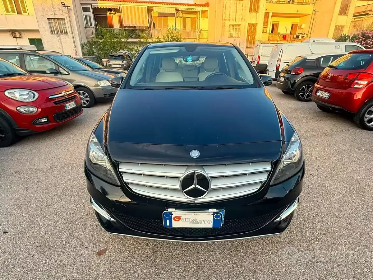 Usata Mercedes B200 Executive 156 CV (114 kW) 2015 Utilitaria