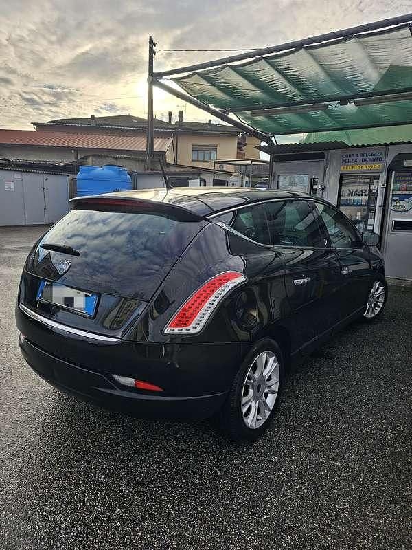 Usata Lancia Delta 120 CV (88 kW) 2013 Utilitaria