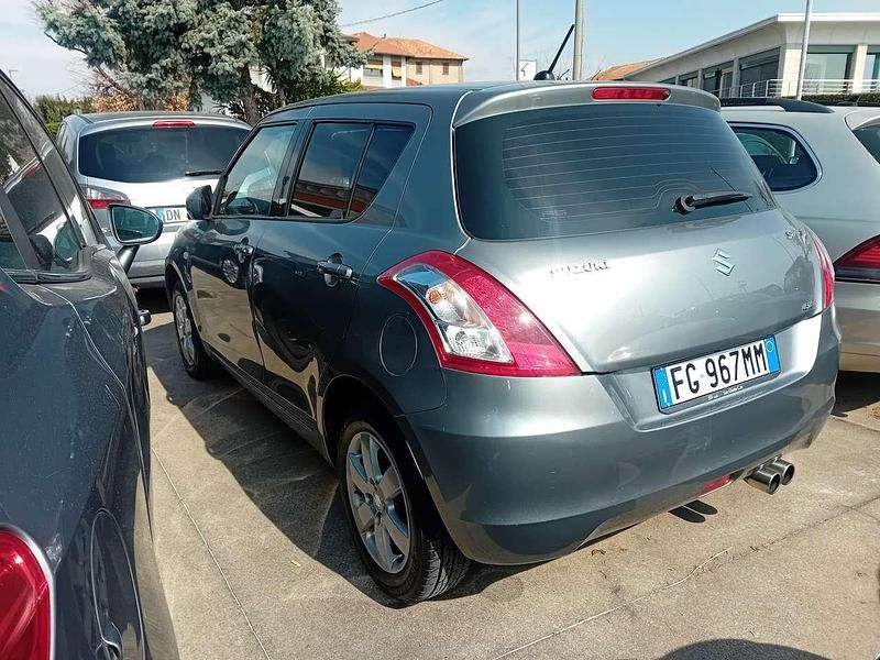 Begagnad Suzuki Swift Snow 90 HK (66 kW) 2016 Grå Halvkombi