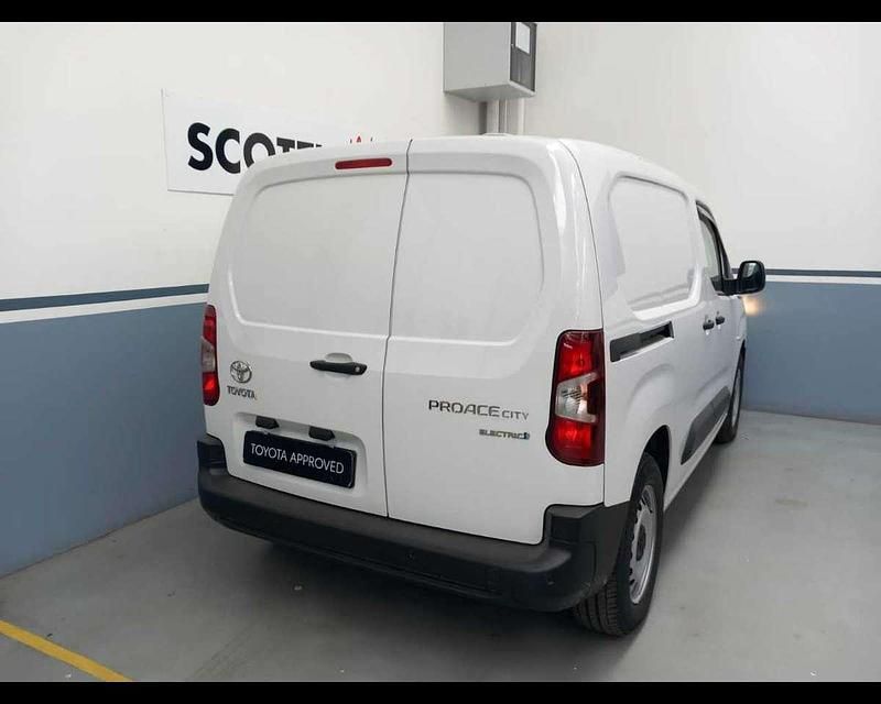 Usata Toyota Proace City City 100 kW (136 CV) 2023 White solid Monovolume