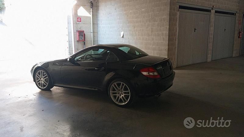 Usata Mercedes SLK280 231 CV (169 kW) 2008 Nero Cabrio