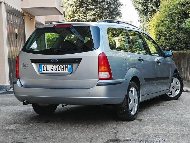 Usata Ford Focus 101 CV (74 kW) 2004 Grigio Station wagon