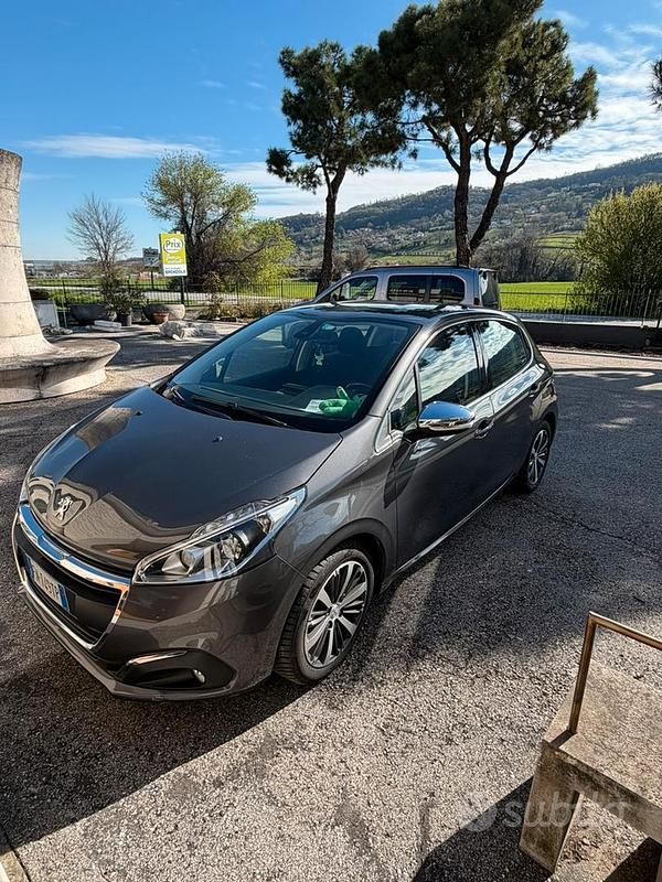 Usata Peugeot 208 75 CV (55 kW) 2017 Grigio Utilitaria