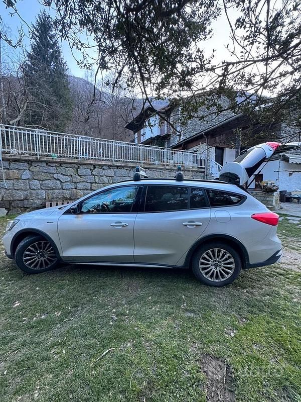 Usata Ford Focus Active 125 CV (91 kW) 2019 Grigio Station wagon