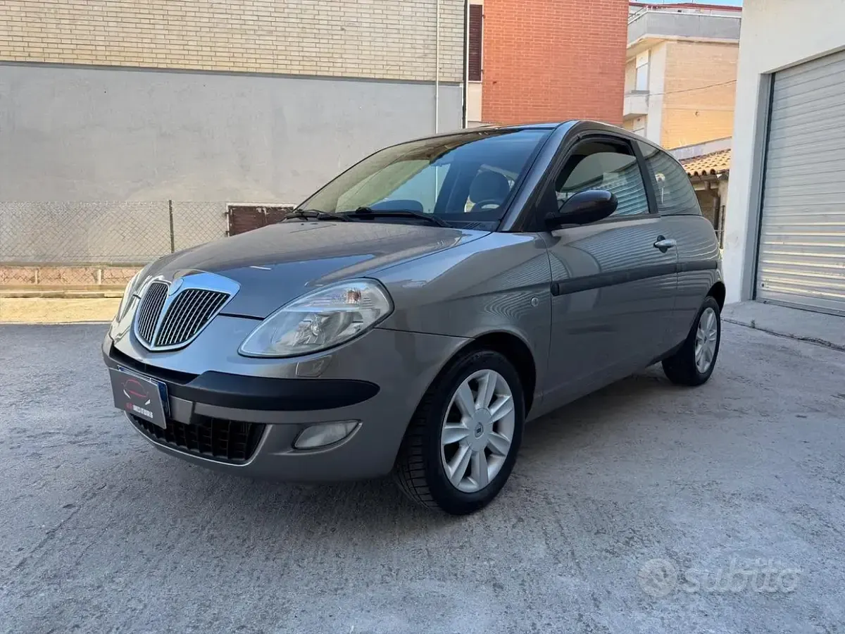 Usata Lancia Ypsilon 69 CV (50 kW) 2006 Grigio Utilitaria