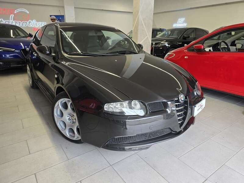 Nero metallico Usata 2003 Alfa Romeo 147 GTA Due volumi | 24.500 € (Ottimo prezzo) - Immagine 1/4